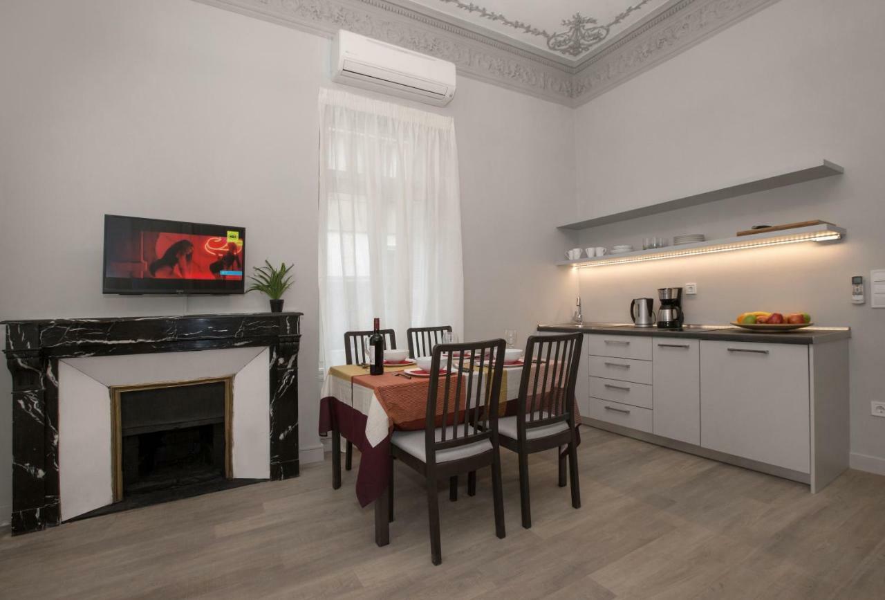 Sophisticated Apartment In Syntagma By Ghh Athens Exterior photo